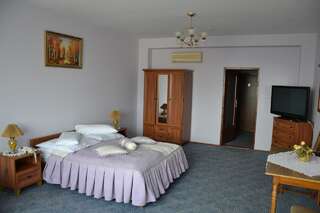 Мотели Kruiz Motel Kholmok Двухместный номер с 1 кроватью или 2 отдельными кроватями-2